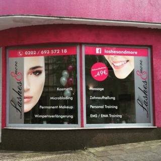Digitaldruck und Schaufensterbeschriftung für Lashes &amp;amp; More in Wuppertal