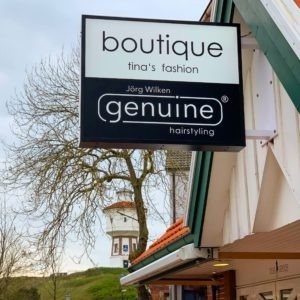 Leuchtkasten und Beschriftung für den Salon Wilken auf Langeoog