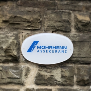 Acrylschild mit Folienbeschriftung für Mohrhenn Assekuranz in Wuppertal