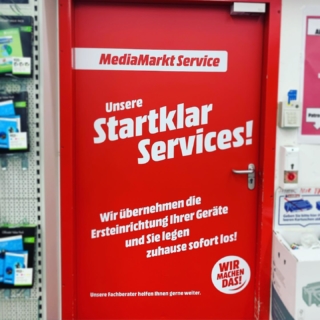 Folierung der Türen im Media Markt Essen.