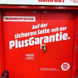 Folierung der Türen im Media Markt Essen.