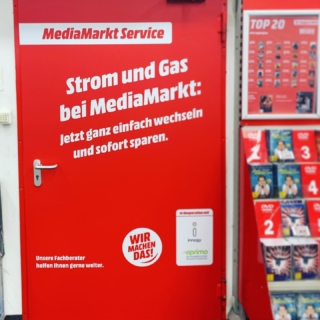 Folierung der Türen im Media Markt Essen.